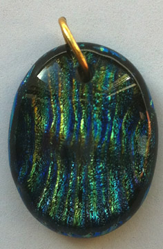 A larger photo of the Clear Glass on Blue & Gold Vertical Rib Patterned Glass Oval Shaped Necklace