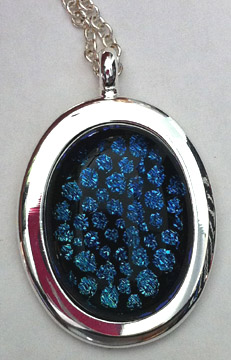 A larger photo of the Clear Glass on Bluish Green Reptile Patterned Oval in Silver-plated Setting