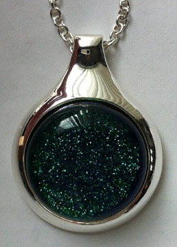 A larger photo of the Clear Glass on Bluish Green Sparkle Round in Silver-plated Setting
