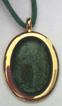 A larger photo of the Clear Glass on Iridescent Green Oval in Gold-plated Setting