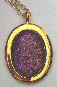 A larger photo of the Clear Glass on Pinkish Purple Sparkle Patterned Oval in Gold-plated Setting