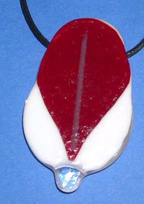 A larger photo of the Macaw Glass Feather Necklace