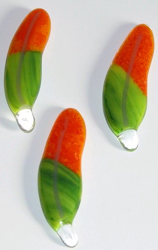 A larger photo of the Sun Conure Glass Feather Magnets