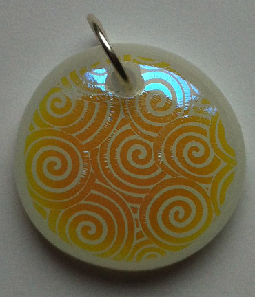 A larger photo of the Textured Clear Swirl Patterned Glass on White Round Necklace